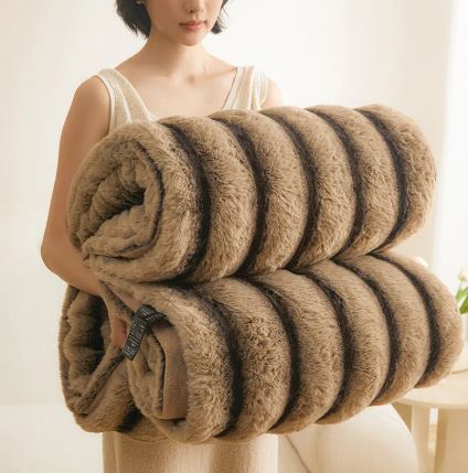 Soft Fleece Cover Blanket – Warm & Lightweight
